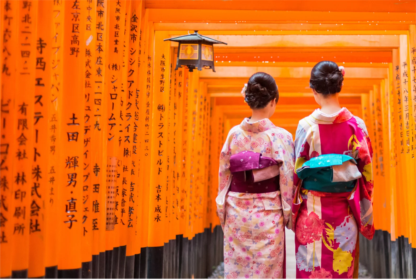 Santuário Fushimi Inari em Quioto, em roteiro da Nikko Turismo, agência de viagens em São Paulo.